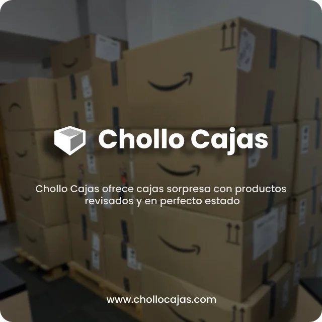 Cajas de Amazon apiladas con el logo de Chollo Cajas